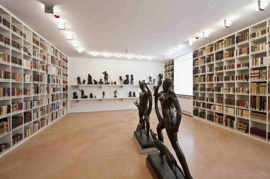 La sala della collezione dei bronzi. Foto Ezio Ferreri