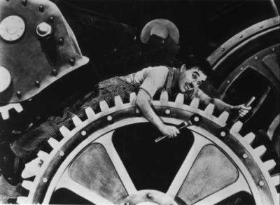 Charlie Chaplin e la fabbrica: Tempi Moderni (1936). 