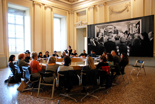 Il tavolo "Cultura Accessibile" al Castello di Rivoli - Museo d'Arte Contemporanea partecipa all'opera di Goshka Machuga "The nature of the beast"