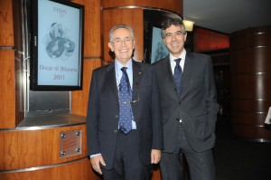 Il presidente Carlo Gabbi e il segretario generale Luigi Amore alla cerimonia di premiazione dell'Oscar di Bilancio 2011 - Milano