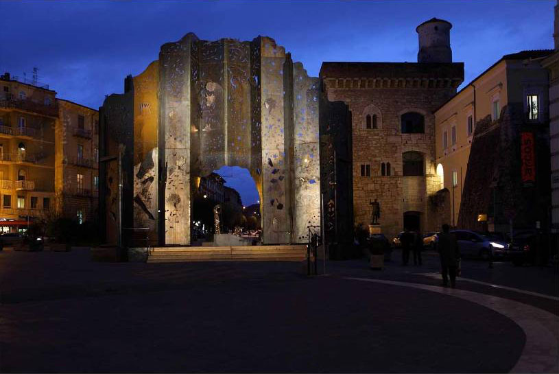 Il «Presepe volante» di Riccardo Dalisi nell'allestimento del 2011 a Benevento