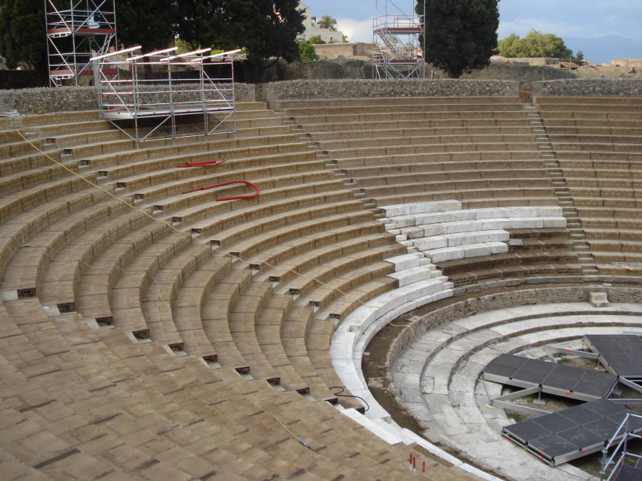 Il Teatro Grande di Pompei dopo il restauro: emergono